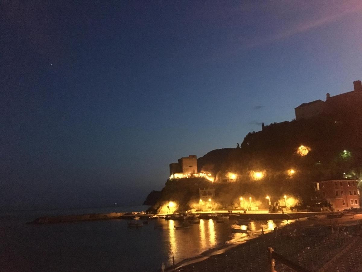 Апартаменти Le Cinque Vele ***** Cinque Terre Монтероссо-аль-Маре Екстер'єр фото